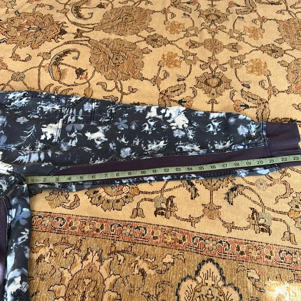 Adorable Anthro Blue Floral Joggers - Picture 12 of 12